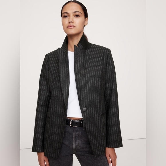 NWT! Banana Republic Gray Stripe Relaxed Slim Pinstripe Flannel Blazer - 🔹💫 - Picture 1 of 8